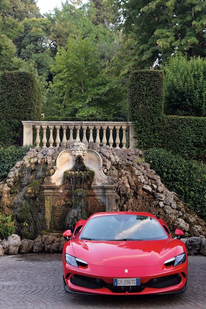 Una escena frecuente: autos de altísima gama en Villa Cora