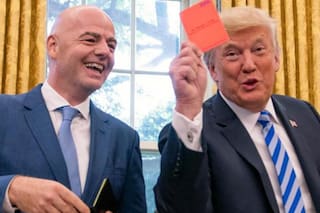 Trump prohíbe y expulsa, pero Infantino finge demencia y sigue riendo