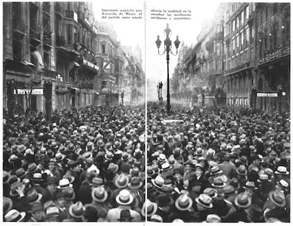 Una esquina de Avenida de Mayo, en 1930: el mundial se siguió por radio y por altavoces 