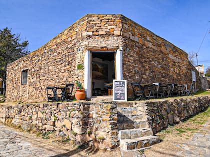 Una esquina de piedra típica del pueblo puntano.