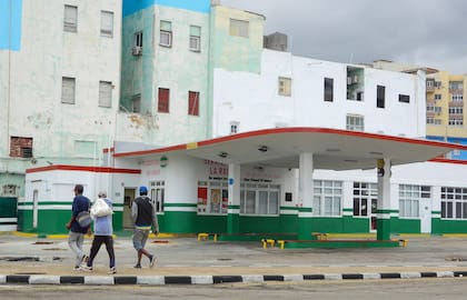 Una estación de servicio vacía en La Habana, en medio de la escasez de combustible