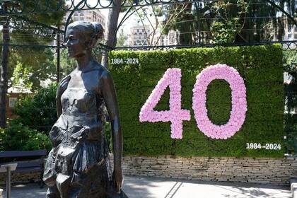 Una estatua de Grace Kelly "custodia" el lugar en su honor.