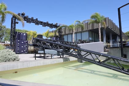 Derrumbe en Costanera: 15 heridos y 700 evacuados en una fiesta electrónica