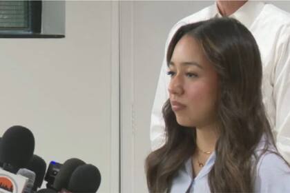 Una estudiante indocumentada fue detenida por un oficial que confundió su vehículo con otro