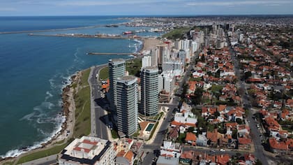 Una excepción para construir un edificio de 35 pisos a cambio de obras en la Rambla. Vista aerea de la Manzana en la que el Concejo Deliberante avanzó el proyecto sobre el inmueble de interés patrimonial de Alem y Gascón.