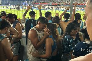 Estuvieron 7 años de novios, se separaron y se reencontraron en la final de Racing en Paraguay