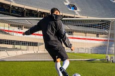 Dormir en el Monumental y patear penales con un campeón del mundo: una experiencia única y gratis
