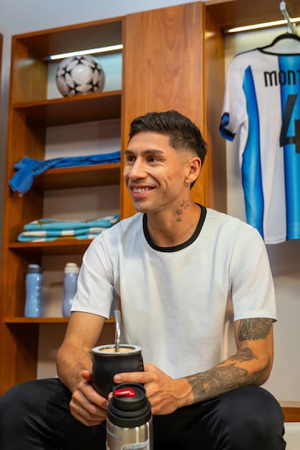 Una experiencia Monumental: Gonzalo Montiel abre las puertas de uno de los estadios más icónicos del fútbol