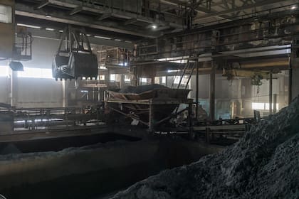 Una fábrica de producción de titanio en Irshank, en la región de Zhitomir. (Brendan Hoffman/The New York Times)