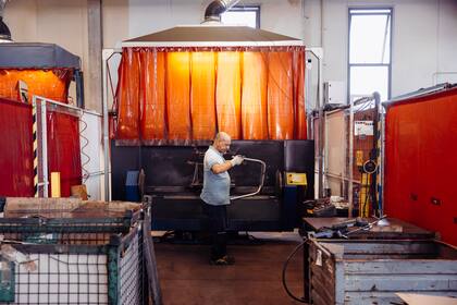 Una fábrica en Castello di Godego, Italia. (Camilla Ferrari/The New York Times)