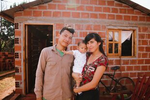 Una familia beneficiada por el Plan Mi Pieza en Misiones.