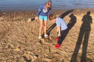 Una familia dijo encontrar una huella "de Pie Grande" en una playa de Estados Unidos