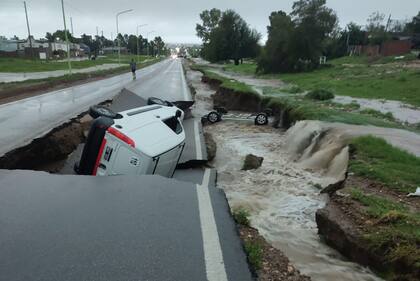Una feroz tormenta causó inundaciones en Bahía Blanca