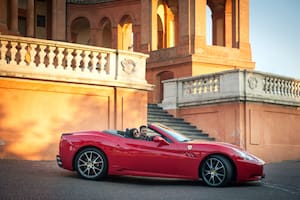 La ciudad de Ferrari y Lamborghini limita la velocidad... A 30 km/h