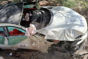 Una Ferrari circulaba a 200 km/h, perdió el control y volcó sobre la ruta de los Siete Lagos