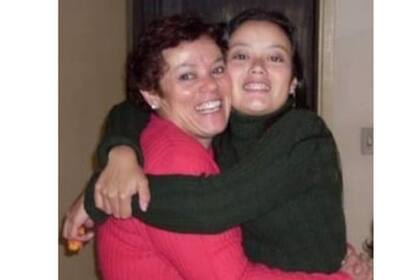 Salete junto a su hija Rafaela.