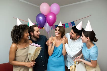 Una fiesta temática es un gran recurso para transformar una reunión convencional en un momento más personalizado y divertido 