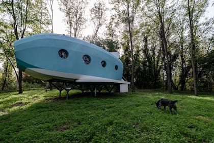 Una firma de arquitectos húngaros diseñó esta casa con forma de avión