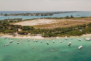 La isla deshabitada y paradisíaca que cautiva a los turistas