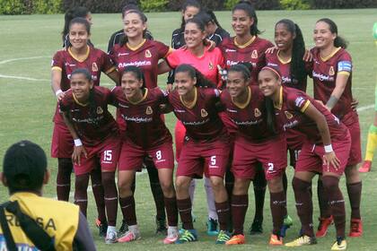 Una formación del equipo femenino de Deportes Tolima