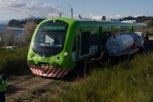El momento en que un tren embiste a un camión atmosférico en Bariloche