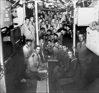 Una foto de 1965 muestra a la tripulación del Minerve