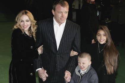 Una foto
de enero de 2007, cuando
todo era felicidad, donde
también vemos a Lourdes,
la hija de la cantante con
Carlos León