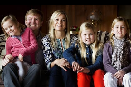 Una foto de familia. Amalia, con sus padres y sus hermanas