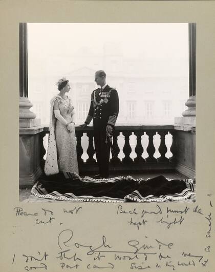 Una foto de Isabel II y Felipe de Edimburgo en 1958 con anotaciones hechas por Antony Armstrong-Jones, marido de la princesa Margarita.