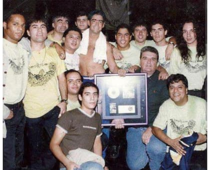 Una foto de Rodrigo con su banda: "Solo recuerdos buenos", dicen ellos.