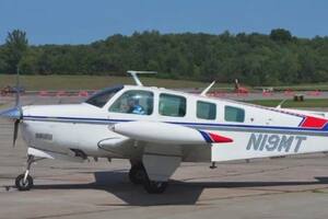 Una foto de un Beechcraft A36, la aeronave que se accidentó en Nueva York