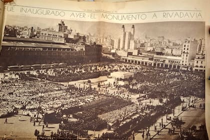 Una foto del acto cuando se inauguró el monumento, publicada en LA NACION