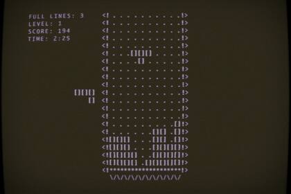 Una foto del Tetris original de 1984; creado para una computadora sin gráficos, usaba caracteres para simular los bloques