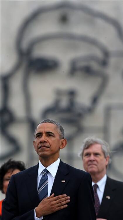 Una foto para la historia: Obama, y de fondo, la imagen del Che