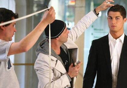 Una foto que el peluquero había subido a su perfil de Facebook, junto al ícono