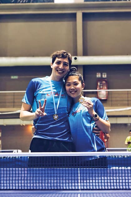 Una foto tomada de sus redes sociales, cuando la campeona y su gran amor, Agustín, ganaron un torneo jugando dobles juntos.