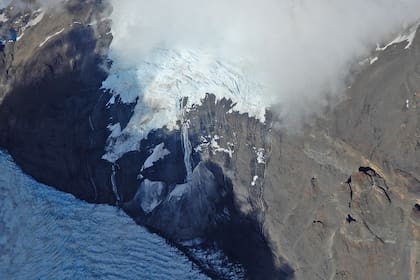 Un retroceso del hielo resultó en una división en dos de la masa Campo de Hielo Sur