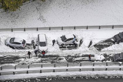 Por la fuerte nevada varias rutas fueron cerradas al tránsito, se registraron varios accidentes por el suelo resbaladizo