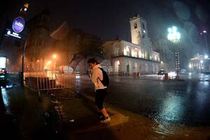 Diluvió en el AMBA, hay fuertes ráfagas de viento y puede caer granizo