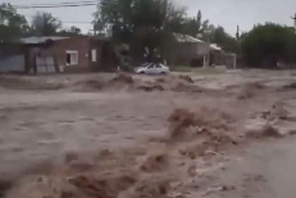 Una fuerte tormenta provocó graves inundaciones en Bahía Blanca