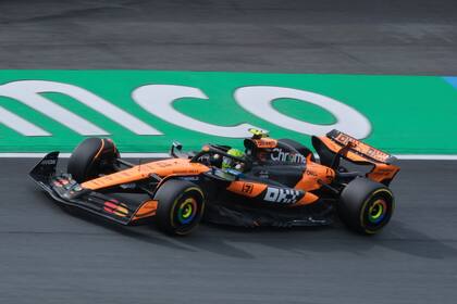 Una fuga de aceite en el motor Mercedes decretó el abandono de Lando Norris en el Gran Premio de Países Bajos: el británico quedó 34 puntos debajo de su compañero Oscar Piastri en la pulseada por el título