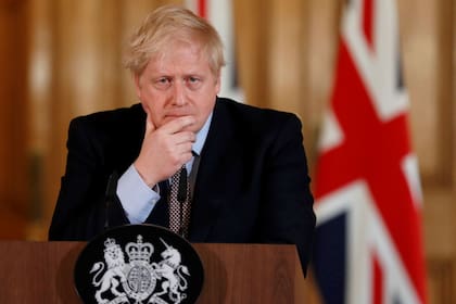 Una funcionaria de Boris Johnson, Nadine Dorries, resultó infectada