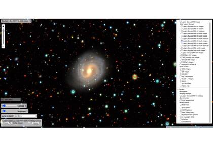 Una galaxia espiral, vista con la herramienta Sky Viewer en legacysurvey.