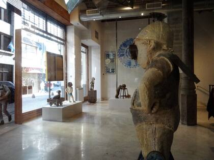 Una galería de arte en el acceso del Pasaje Belgrano o Casa Lepage Art Hotel