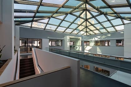 Una gran escalera reemplazó al ascensor panorámico del lugar, luego de la remodelación