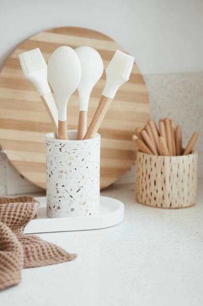 Una gran forma de poner orden en la cocina y además tener los utensilios siempre a mano.