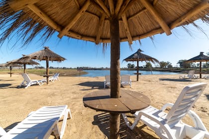 Una gran laguna de más de 10 hectáreas es uno de los diferenciales de Aluén.