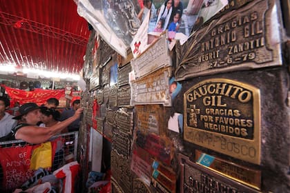 Miles de peregrinos viajan a Corrientes para conmemorar al Gauchito Gil en su día