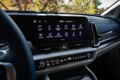 Una gran pantalla de 12,3" domina el interior del Kia Sportage en su versión X-Line
