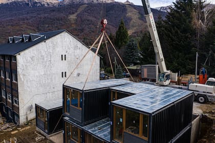 Una gran ventaja de las casas modulares es que se pueden transportar, lo que permite hacer llegar el material de construcción o la mano de obra a lugares de difícil acceso
